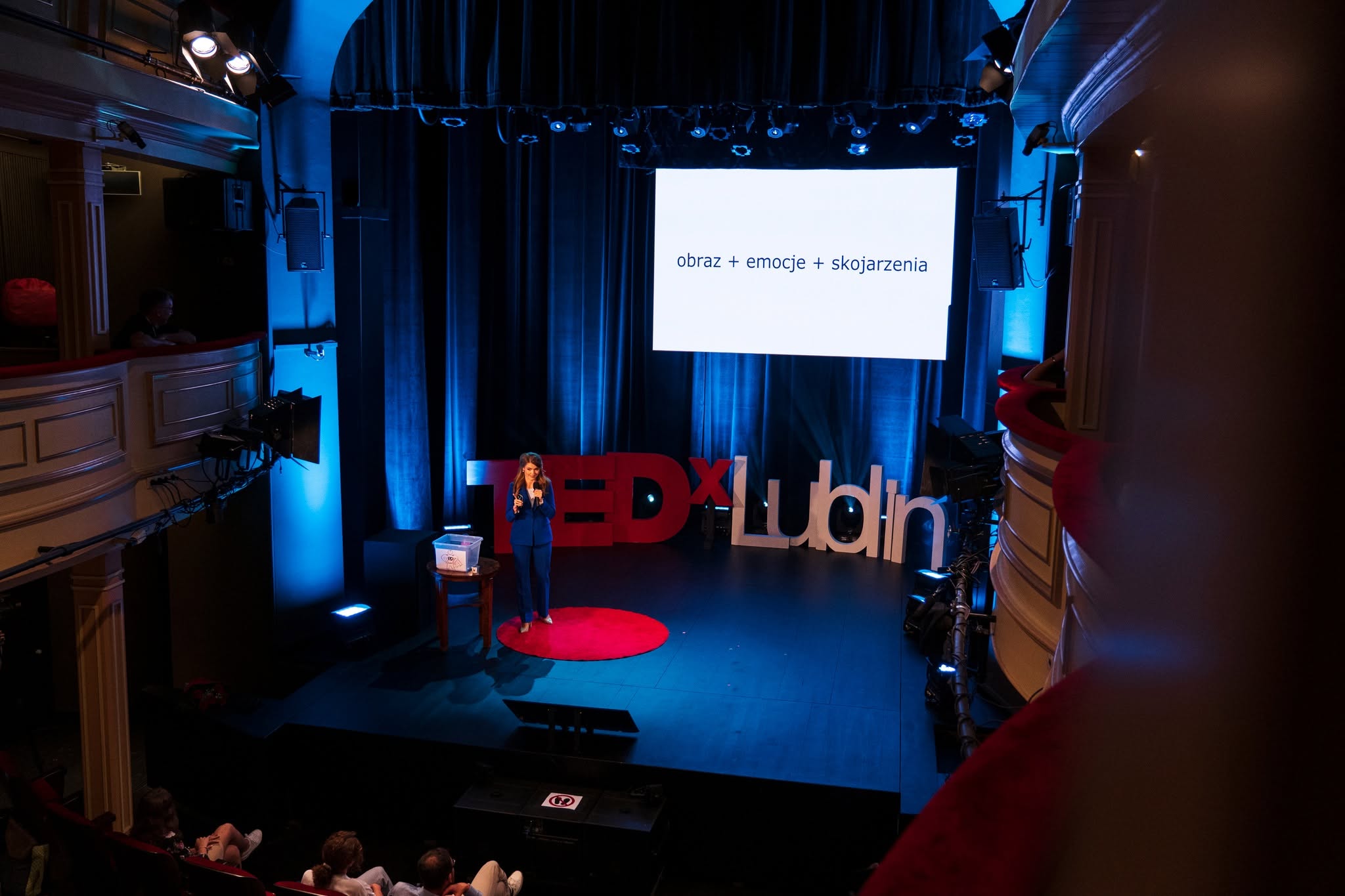 Dorota Filipiuk podczas wystąpienia TEDx